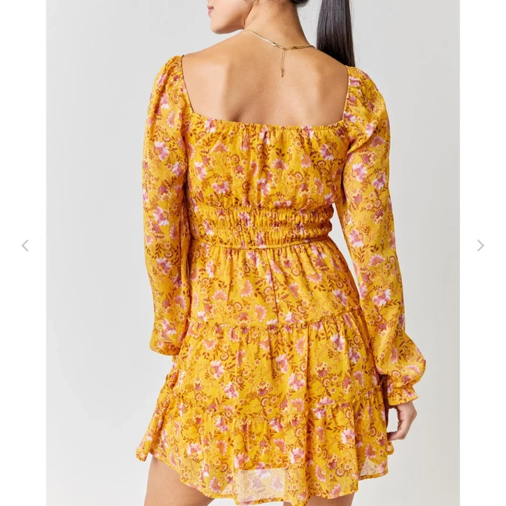 NEW FRANCESCA’S CODY FLORAL SMOCKED MINI DRESS - Picture 4 of 6